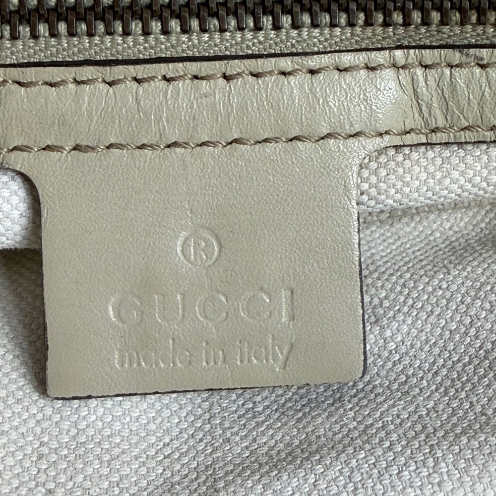 Gucci Beige and Cream Monogram Shoulder Bag - Picture 10 of 11